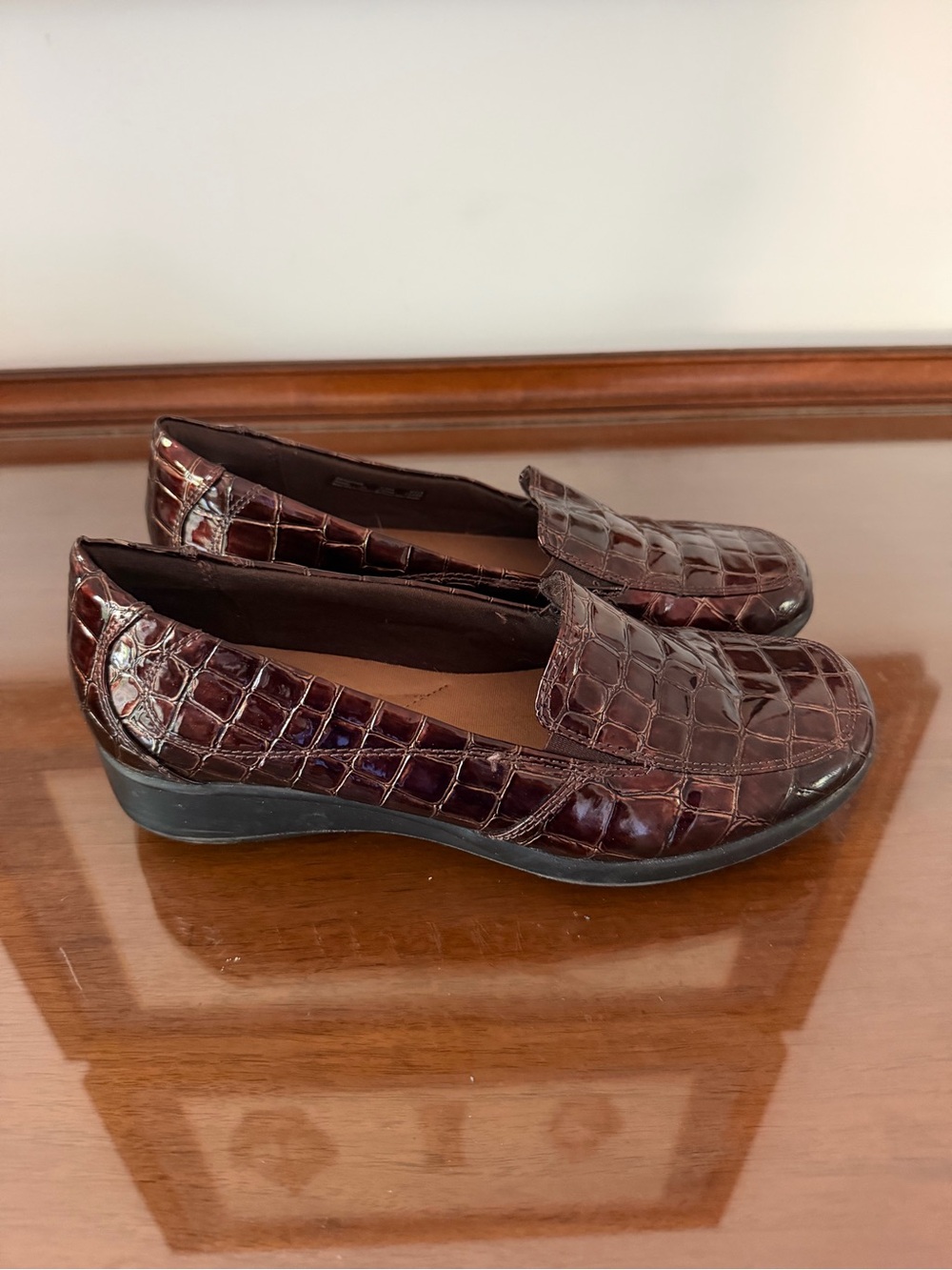 Clarks Collection Women’s 7.5M Brown Croc Embossed Loafers Comfort Slip On